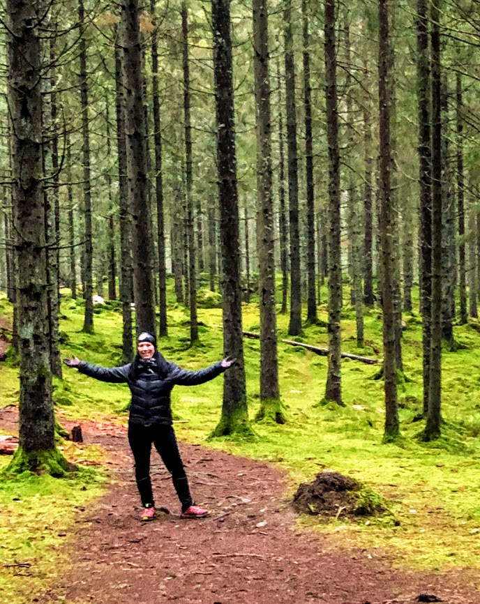 Vandra i Åkulla bokskogar med yoga och närvaro – det är pure magic